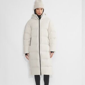 Aritzia Super Puff 2o Rainstop- NWT